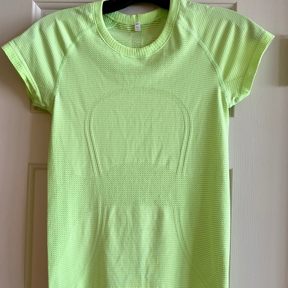 Lululemon Swiftly Tech Neon Yellow Top, Size 4!